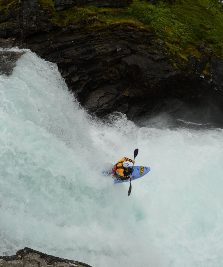 Extrémni kajakári na cestách